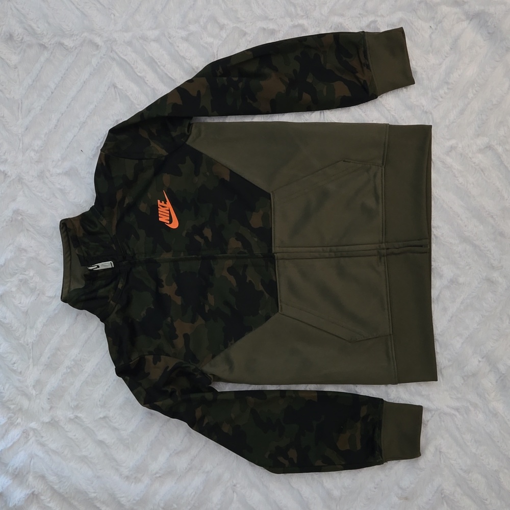 Boy's Nike Green Camo Zip-Up Jacket Size 5
